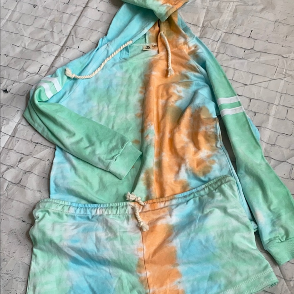 Lounge set. Size XL. Hoodie and shorts.